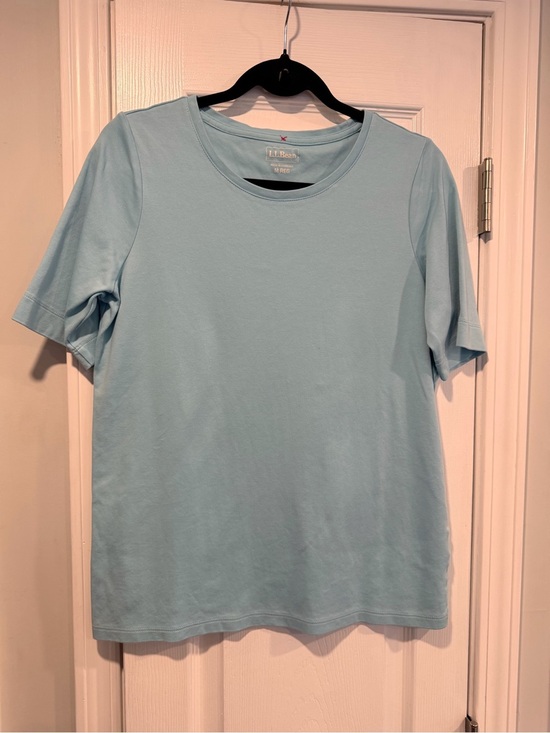 L.L. Bean Tops - L.L. Bean Size M Light Blue Short Sleeve Crew Neck Cotton Stretch Tee Shirt
